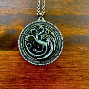 Game of thrones medallion necklace ‘House Targaryen’